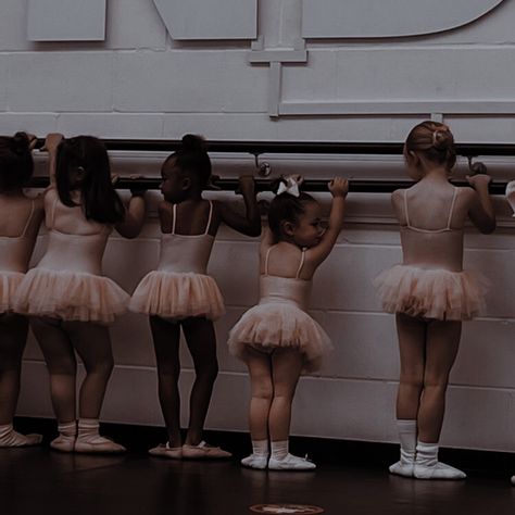 Baby Pictures Ideas, Pink Pregnant, Toddler Ballet, Baby Ballet, Ballet Kids, Straight Blonde Hair, Dancing Aesthetic, Tiny Dancer, Ballet Girls