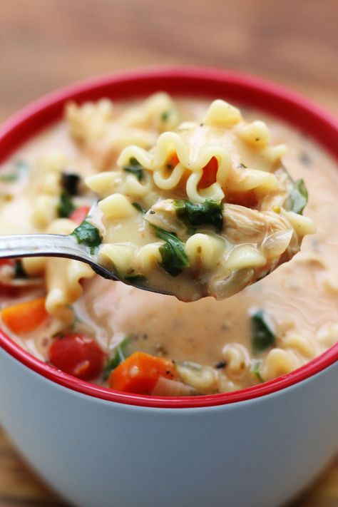 When your kids are yapping and you want some peace and quiet serve up this Instant Pot or Crockpot white chicken lasagna soup and all you’ll hear are oooohs and ahhhhs and slurps. Chicken, mini lasagna noodles, addicting broth, mushrooms, spinach and more make this soup slurp slurp good! White Chicken Lasagna Soup, Chicken Lasagna Soup, Barbecue Meatloaf, Sausage Vegetable Soup, Apple Bake, Sausage Chili, Hot Beef, White Chicken Lasagna, Toilet Stains