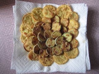 Fried Squash Recipes, Fried Yellow Squash, Cold Sides, Fried Squash, Fried Veggies, Squash And Zucchini, Easy Zucchini Recipes, Fried Okra, Veggie Fries