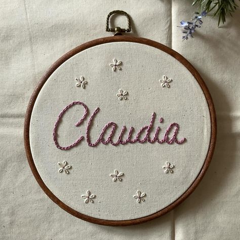 Custom Name Embroidery Hoop (birthday gifts, nursery, holiday gifts, anniversaries, gifts for loved ones) Hand Embroidery Gifts, Name Embroidery Ideas, Baby Name Embroidery Hoop, Embroidery Hoop Wedding, Baby Name Embroidery, Name Embroidery Hoop, Embroidery Hoop Nursery, Embroidery Hoop Art Diy, Felt Name