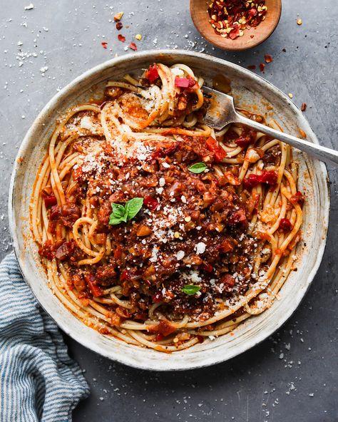 Cauliflower Bolognese, The Swimmers, Bolognese Recipe, Sweet Potato Noodles, Vegetarian Entrees, Vegan Parmesan, Canned Tomato Sauce, Meatless Monday, Crowd Pleaser