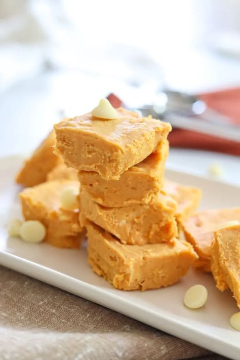 Keto Pumpkin Fudge (2-Ingredients!) — Low Carb Quick Keto Pumpkin Fudge, Keto Pumpkin Truffles, Keto Pumpkin Butter, Keto Fudge Easy, Keto Fudge Recipes, Keto Pumpkin Recipes, Pumpkin Recipes Keto, Sugar Free Fudge, Carb Quick