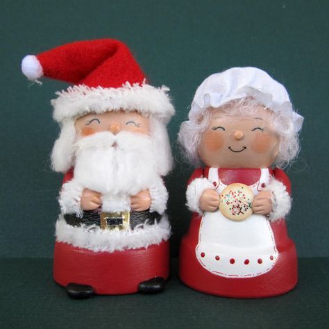 Clay Pot Santa And Mrs Claus, Clay Pot Santa Claus, Clay Pot Santa, Milwaukee Bucks Jersey, Bucks Jersey, Santa And Mrs Claus, Pot People, Terra Cotta Pot Crafts, Christmas Pots