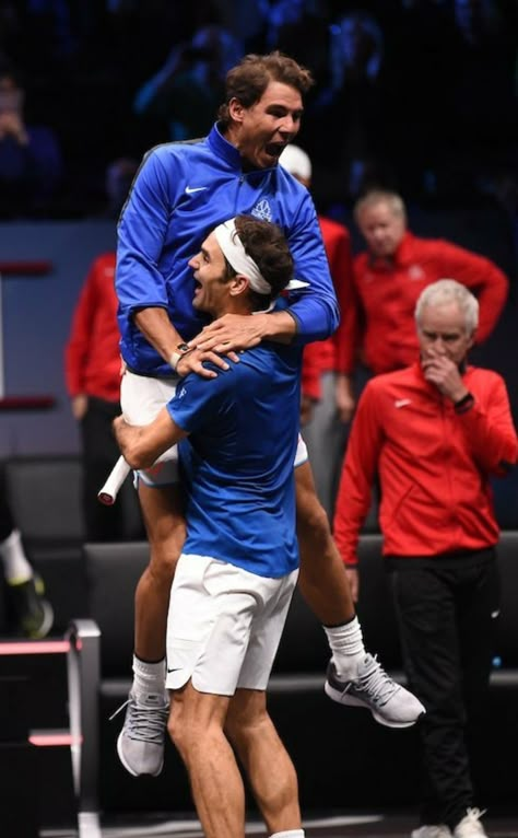 Roger Federer and Rafa Nadal No happier picture !! Tennis Wallpaper, Federer Nadal, Nadal Tennis, Tennis Quotes, Tennis Champion, Tennis Legends, Manny Pacquiao, Tennis Fan, Tennis World