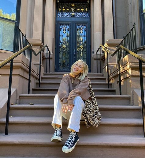 Leopard Bag Outfit, Leopard Bag, City Vibes, Bag Outfit, Beige Outfit, Indie Outfits, Fashion Weeks, Mode Inspo, Mode Vintage