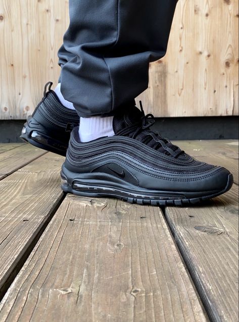 #airmax97 #airmax97tripleblack #airmax97onfeet #kicksonfire #kicksonfeet #sneakersonfeet #sneakersaddict #ootd Nike 97 Outfit, Nike 97, Sneakers Addict, Triple Black, Air Max, Nba, Ootd, Queen, Nike