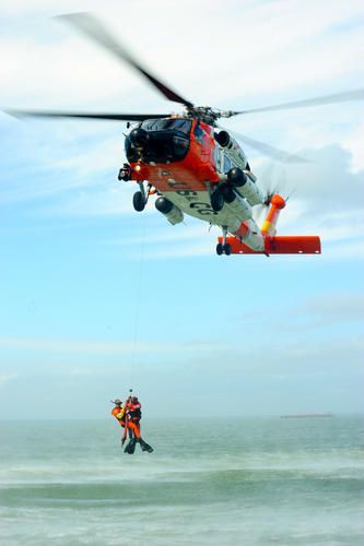 Coast Guard Rescue Swimmer, Rescue Swimmer, Coast Gaurd, Coast Guard Helicopter, Semper Paratus, Coast Guard Rescue, Aviation Training, Water Rescue, Navy Aircraft