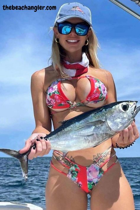 Fishing Shop, Fishing Pictures, Fishing Women, Fishing Girls, Fishing Life, Gone Fishing, Fishing Outfits, Saltwater Fishing, Fishing Trip