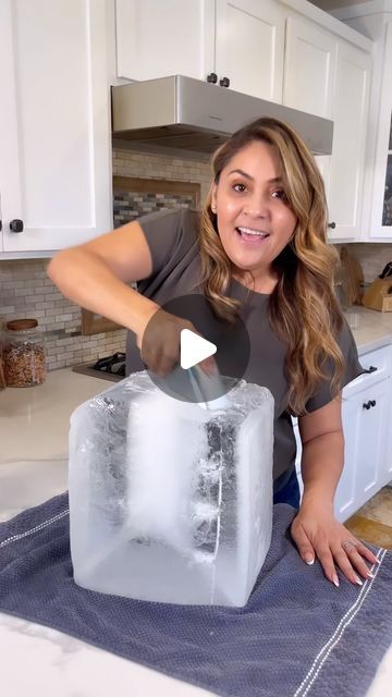 Raspados Mexicanos Recipes, Vanilla Raspado Recipe, Tamarind Syrup, Raspados Recipe, Pineapple Cobbler, Mexican Drink Recipes, Jenny Martinez, Paloma Recipe, Ice Block