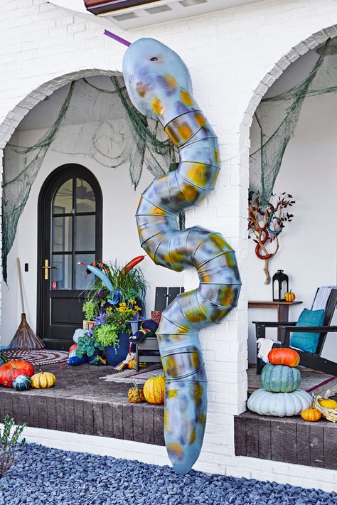 Snake Decorations, Snake Halloween, Snake Decor, Decorations For Halloween, Halloween Diy Outdoor, Giant Snake, Insulation Sheets, New Years Traditions, Decorating Advice