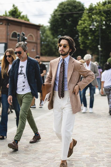 men wearing suit separates Piti Uomo, Wedding Guest Outfit Men, Pitti Uomo Street Style, Masculinity Quotes, Doomsday Prepper, European Men, Quotes Empowering, Look Formal, Dress Better