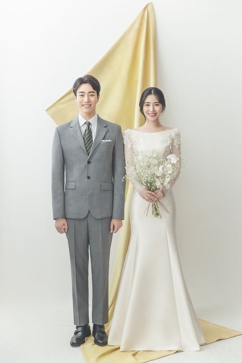 KOREAN WEDDING C-025 REYOO STUDIO : korea wedding pledge Korean Celebrity Wedding, Simple Korean Wedding, Korean Wedding Nails, Wedding Korea Style, Korean Wedding Dress Elegant, Prewed Korean Style, Prewedding Korean Style, Korean Dress Wedding, Korean Bride Dress