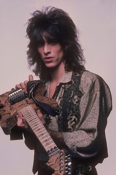 Warren Demartini 80s, 80s Rockstar Outfit, 70s Rockstar Fashion, Hot Metalheads, 70s Male, 80s Rock Hair, Rockstar Hair, Kelly Nickels, Kelly Nichols