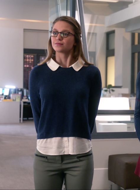 Preppy Office Outfit Work Attire, Kara Danvers Outfits, Supergirl Melissa Benoist, Supergirl Outfit, Melissa Benoit, Twofer Sweater, Supergirl Superman, Supergirl Cosplay, Kara Danvers Supergirl