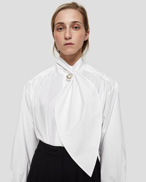 Petal Collar Shirt 🕊 Tumblr Style, Fashion 40s, Fashion 1980s, Video Fashion, Shirt Collar Styles, 2000 Fashion, Fashion Queen, Fashion Guide, Fashion Articles