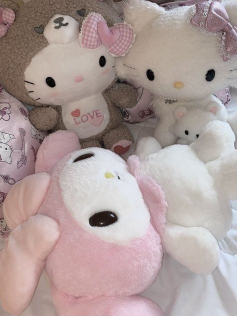 Pfp Aesthetic Hello Kitty, Aesthetic Hello Kitty, Kawaii Hello Kitty, Soft Pink Theme, Hello Kitty Aesthetic, Kitty Plush, Cute Journals, Pfp Aesthetic, Living Dolls