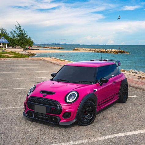 Mini Cooper Wrap Ideas, Modded Mini Cooper, Mini Copper Aesthetics, Pink Mini Cooper, Mini Cooper Aesthetic, Pink Mini Coopers, Mini Cooper Accessories, Mini Morris, Cooper Car