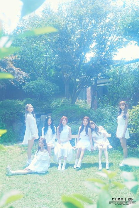 Clc Photoshoot, Universe Art, Cube Entertainment, Mini Album, Pop Group, Kpop Idol, Album Covers, Mini Albums, Kpop Girls