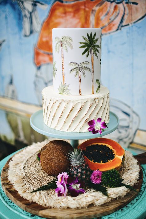 Pear And Almond Cake, Tropical Wedding Cake, Beach Wedding Cake Toppers, Tropical Wedding Theme, Tropical Beach Wedding, Beach Wedding Cake, Gorgeous Wedding Cake, Wedding Cake Inspiration, Cake Table