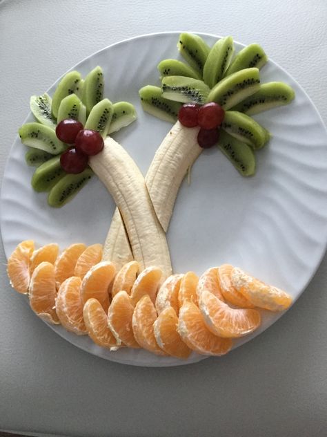 Wedding Buffet Food, Deco Fruit, Fruit Platter Designs, Juice Smoothies Recipes, Decorações Com Comidas, Food Art For Kids, Amazing Food Decoration, Party Food Buffet, Amazing Food Art