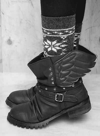 Hermes Winged Leather Boots - if anyone actually knows where to find these, please let me know! Wing Boots, Wing Shoes, Bling Shoes, Crazy Shoes, Bags Shoes, Sock Shoes, Biker Boot, Me Too Shoes, Leather Boots