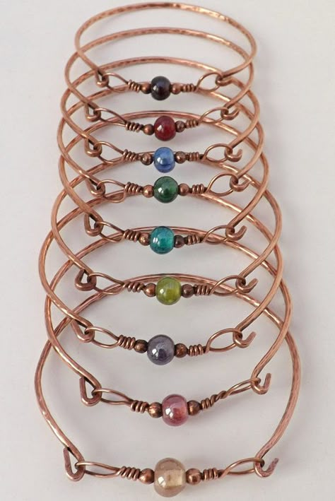 Wire Wrap Bangle, Copper Bracelets Handmade, Copper Bracelet Diy, Copper Wire Jewelry Diy, Ideas Con Alambre, Diy Copper Jewelry, Wire Jewelry Bracelets, Hammered Copper Jewelry, Copper Jewelry Diy