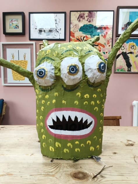 Cardboard Monster, Paper Mache Monsters, Paper Mache Alien, Scary Paper Mache Mask, Elementary Monster Art Projects, Backyard Halloween Party, Paper Mache Monster Head, Art Classroom Organization, Monster Box