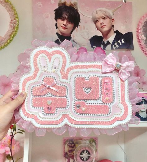 MESSAGE@blosskittyco ON INSTA ABOUT COMISSIONS! 💗 custom txt soobin name board slogan 🌸🐰 #slogan #kpopslogan #kpop #kpopcollector #kpopcollection #kpopshop #kpopaesthetic #skzwts #btswts #… | Instagram Kpop Concert Signs Ideas, Kpop Board Ideas, Txt Concert Sign Ideas, Kpop Fan Sign, Nameboard Kpop, Kpop Banner Concert, Kpop Concert Sign Ideas, Kpop Name Board, Txt Picket