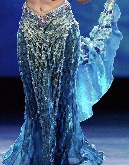 Sea Dress Fashion, Dark Mermaid Fashion, Siren Dress Aesthetic, Ocean Inspired Clothes, Ocean Outfits Aesthetic, Ocean Themed Fashion, Water Element Outfit, Dark Siren Outfit, Siren Inspired Outfits