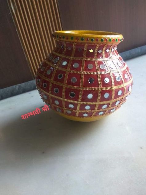 Diy Matki Decoration, Matki Decoration Ideas For Navratri, Clay Pots Decoration Ideas, Matli Decoration For Wedding, Matki Decoration Ideas For Wedding, Garbo Decoration Navratri, Matka Decoration Pots Wedding, Garba Decoration Ideas Navratri, Kalash Decoration Handmade