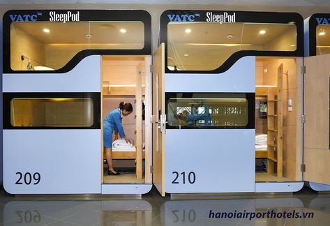 Hanoi airport welcomes some pretty fancy new sleep pods Airport Sleeping Pods, Sleep Pods, Sleep Box, Pod Hotels, Hostels Design, Sleeping Pods, Hostel Room, Capsule Hotel, Bunk Rooms