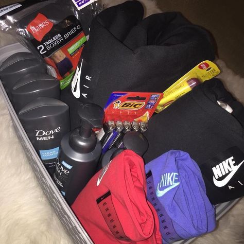 Boyfriend Basket Ideas Birthday Black, Bf Box Ideas, Basket Presents For Boyfriend, Boyfriend Christmas Gift Ideas Black Couple, Spoiling Boyfriend Ideas For Him Baskets, Guy Birthday Gifts Boyfriends, Guy Gift Basket Ideas, Nike Gift Basket Ideas For Him, Boyfriend Gifts Basket