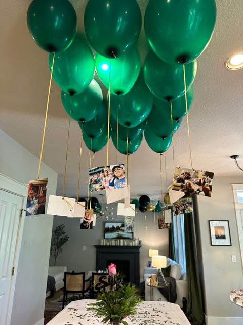 Fun way to display photos of the grad. Be sure you use a good tape on ceiling and also helium in the balloons! Helium Balloon Arrangements, Photos Hanging From Balloons, Party Balloon Ideas, Balloon Decoration Ideas, Ballon Helium, Marvel Birthday, Balloon Arrangement, Bday Decor, Marvel Birthday Party