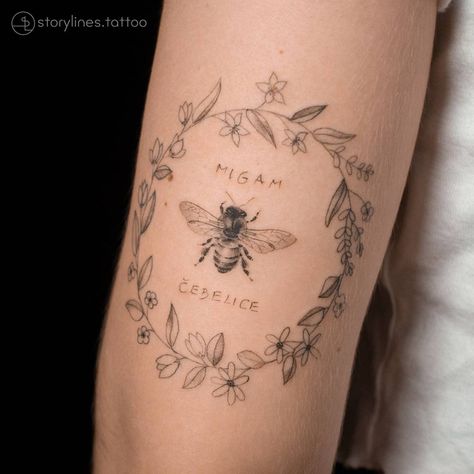 Reindeer Tattoo, Bee And Flower Tattoo, Let It Be Tattoo, Honey Bee Tattoo, International Tattoo, Wreath Tattoo, Kid Name Tattoo, Bee Images, Sea Tattoo