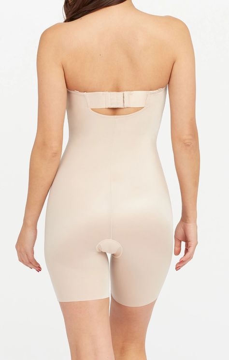 Suit Your Fancy strapless bodysuit is the ultimate strapless solution for when you’re getting glam! Removable, adjustable and convertible straps offer versatility, while sleek shaping fabric works invisibly “backstage” to ensure your style gets all the applause. Plus Size Strapless Shapewear, Body Shapers For Dresses, Best Shapewear For Dresses, Shaper Wear, Wedding Shapewear, Sons Wedding, Bridal Shapewear, Strapless Shapewear, Strapless Evening Gowns