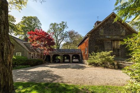 This Lakefront Farmhouse Is the Prettiest Home for Sale in New England England Houses, New England Colonial, Cedar Shingle Roof, New England Farmhouse, Ranch Exterior, Cedar Siding, Country Retreat, New England Homes, Outdoor Inspirations