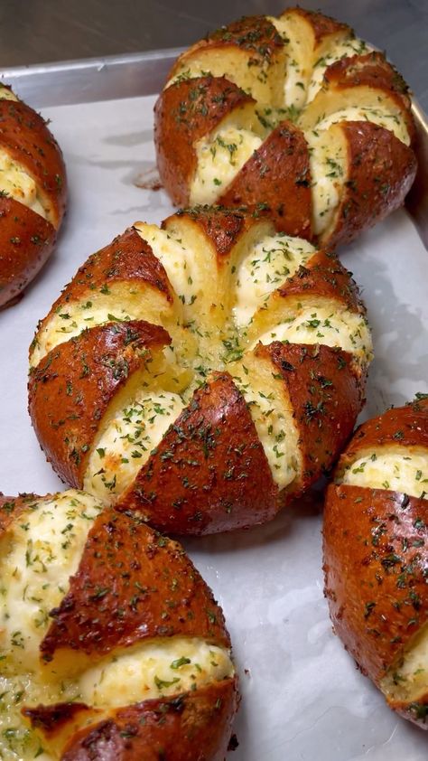 you really need to try this Korean style cream cheese garlic bagel from @calicbagel It’s like the Korean garlic bread, but better! I love… | Instagram Bagel In Air Fryer, Korean Garlic Bread, Korean Garlic, Cheesy Garlic Bread Recipe, Cream Cheese Bread, Budget Family Meals, Garlic Bread Recipe, Cheesy Garlic Bread, Instagram Direct