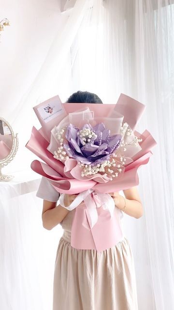 Bucket Money, Satin Flower Bouquet, Bucket Uang, Satin Rose Bouquet, Money Bouquets, Bouquet Basket, Wrapping Bouquet, Gifts Bouquet, Money Cakes