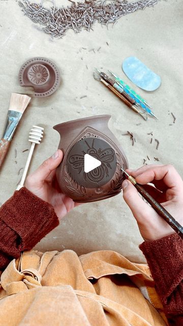 Cedarwood Ceramics on Instagram: "Some honey pot carving!🍯🐝🌼  #handmade #honeypot #honeybee #honey #ceramicart #wheelthrownpottery #canadianceramics #cedarwoodceramics #springart #natureinspiredart #bees #beelove #bumblebee" Clay Honey Pot, Ceramic Honey Pot, Wheel Thrown Pottery, Honey Jar, Honey Pot, Spring Art, Bumble Bee, Honey, Ceramic Art