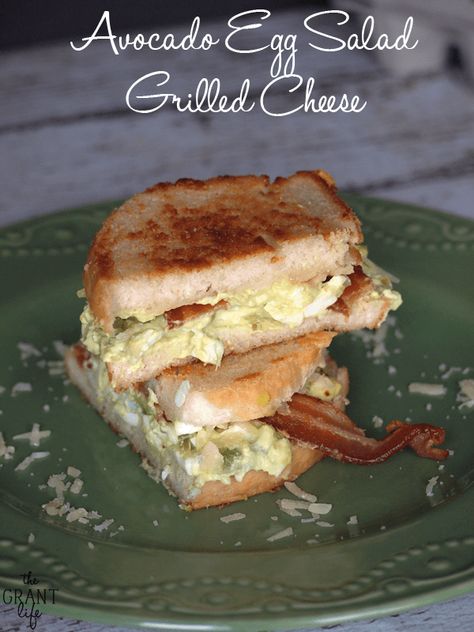 Avocado Egg Salad Grilled Cheese via @mommakesdinner Dinner Avocado, Sandwich Night, Avocado Recipes Easy, Lunch Meals, Gourmet Grilling, Food Beautiful, Avocado Egg Salad, Gf Bread, Cheesy Recipes