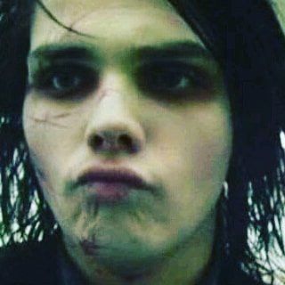 Gerard: My cat loves me.... Also Gerard: looks like this (ik he doesn't have a cat, it's still funny) Sass Queen, Gerald Way, Emo Phase, City Pop, I Love Mcr, Mikey Way, Slenderman, Emo Guys, Rock Punk