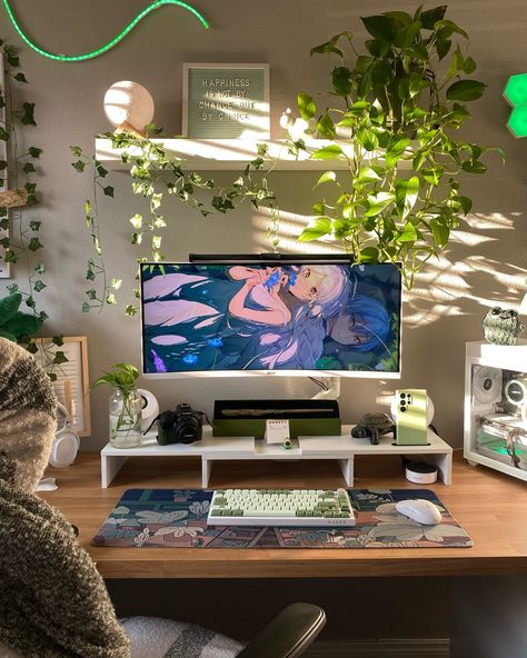 Transforming my desk into a green sanctuary for the ultimate gaming and productivity boost! Swipe to see all the details. 🌱✨ #DeskInspo #GamingSetup #cozyvibes #GamingSetup #DeskGoals #AestheticDesk #PlantDecor #HomeOffice #TechSetups #WorkspaceGoals #InteriorDesign #GreenSpace #Inspo #DailyDesk #IGGaming #OfficeInspo #DeskTour #PlantLover #Instagamer #TechInspo Cottage Core Gamer Setup, Cute Green Desk Setup, Plant Theme Room, Pc Setup Green, Earthy Gaming Setup, Green Desk Setup, Green Gaming Setup, White Desk Setup, Green Room Decor