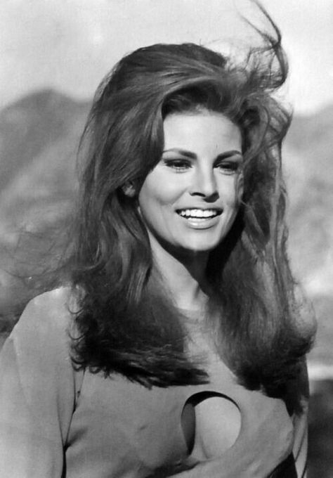 Rachel Welch, Hollywood Icons, Raquel Welch, Celebrity Tattoos, Vintage Hollywood, Hollywood Glamour, Classic Hollywood, American Actress, Movie Stars