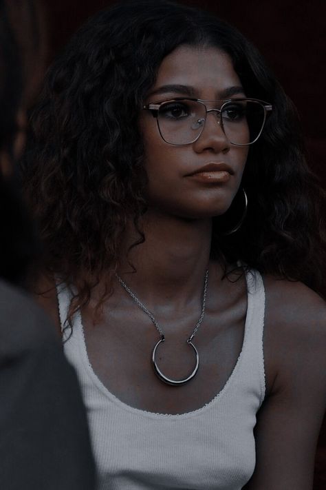 Glasses And Curly Hair, Brown Celebrities, Flushed Emoji, Character With Glasses, Zendaya Style, Celebrity Faces, Zendaya Coleman, Marvel Women, Famous Women