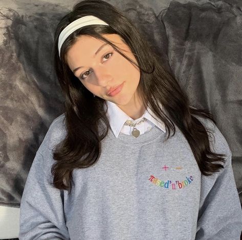 Renee Bellerive, Skater Girl Outfits Grunge, Indie Hair, Instagram Baddie, Skater Girl Outfits, Hair Streaks, Grunge Hair, Shoulder Length Hair, Aesthetic Hair