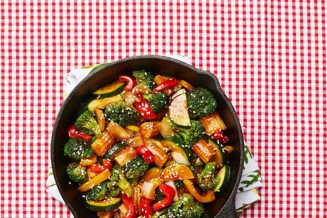 Veggie Stir Fry Recipes, Eating Veggies, Veggie Mains, Sweet And Spicy Sauce, Veggie Tales, Summer Cookouts, Veggie Stir Fry, Pan Meals, Asian Foods