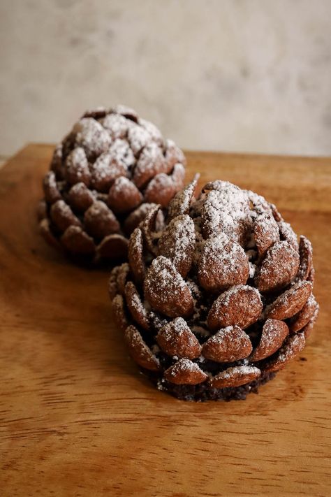 How To Make Adorable Edible Pine Cone Brownies - Holiday Magic Hub Edible Pinecones, Pinecone Cookies, Cone Dessert, Besties Christmas, Chocolate Cereal, Cocoa Brownies, Christmas Cookie Box, Christmas Pine Cones, Christmas Baking Recipes