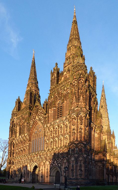 Lichfield, Staffordshire, is the only medieval English cathedral with three spires. Starting in 1085 and continuing through the 12th century, the original wooden Saxon church was replaced by a Norman cathedral made from stone, and this was in turn replaced by the present Gothic cathedral begun in 1195. It was completed by the building of the Lady Chapel in the 1330s. Lichfield Cathedral, Gothic Cathedrals, Cathedral Architecture, Gothic Cathedral, Staffordshire England, Old Churches, Cathedral Church, Church Architecture, Church Building