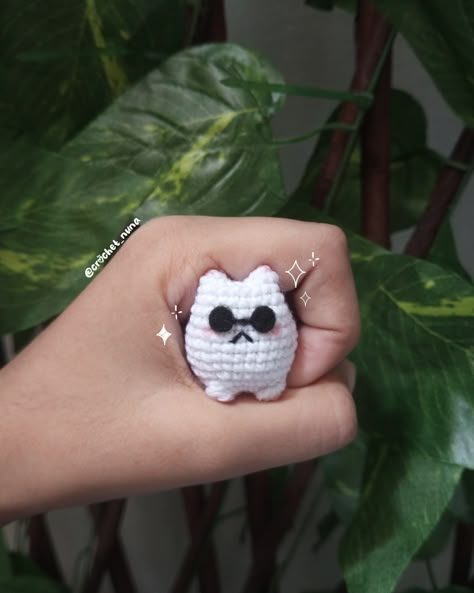 Mini Gojo cat!! Available for adoption~ DM me to order ❤ Check out the bigger version on my profile!! Inspired by @shine.crafts ✨ Pattern: @bigbebez #crochetinspiration #gojosensei #gojoedit #gojosatoru #gojosatorufanart #gojoplushie #gojocat Gojo Cat Crochet Pattern, Gojo Cat Crochet Pattern Free, Gojo Cat Crochet, Jjk Crochet, Crochet Gojo, Gojo Cat, Anime Crochet, Cat Crochet Pattern, A Icon