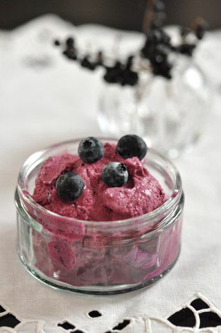 Blendtec Recipes, Sherbet Recipes, Strawberry Ice Cream Recipe, Buah Naga, Blueberry Ice Cream, Ice Cream Day, Blender Recipes, Make Ice Cream, Strawberry Ice Cream